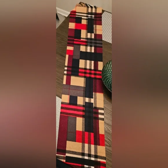 LIKE NEW Burberry Classic Nova Check Cashmere Scarf - Reversible Geo Pattern - Picture 4 of 8